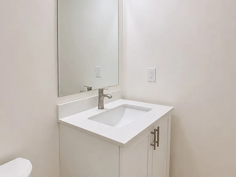 884 McEwan Dr — Photo 12