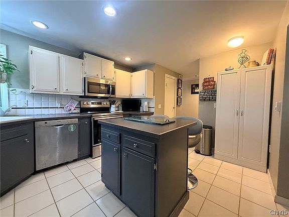 3rd image of 211 Sweetland Rd