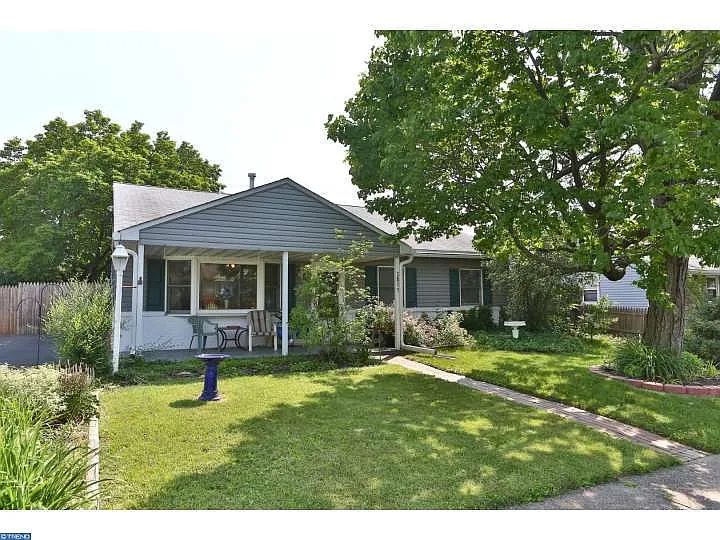 3811 Cedarcrest Rd photo 1