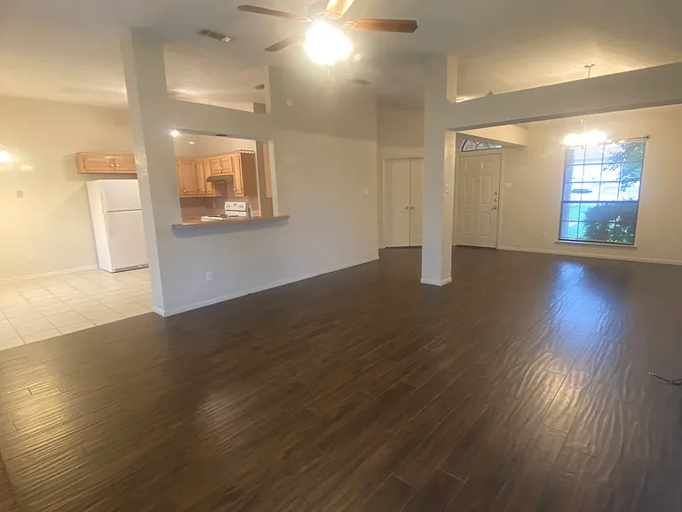 1703 Tanglewood Dr — Photo 6