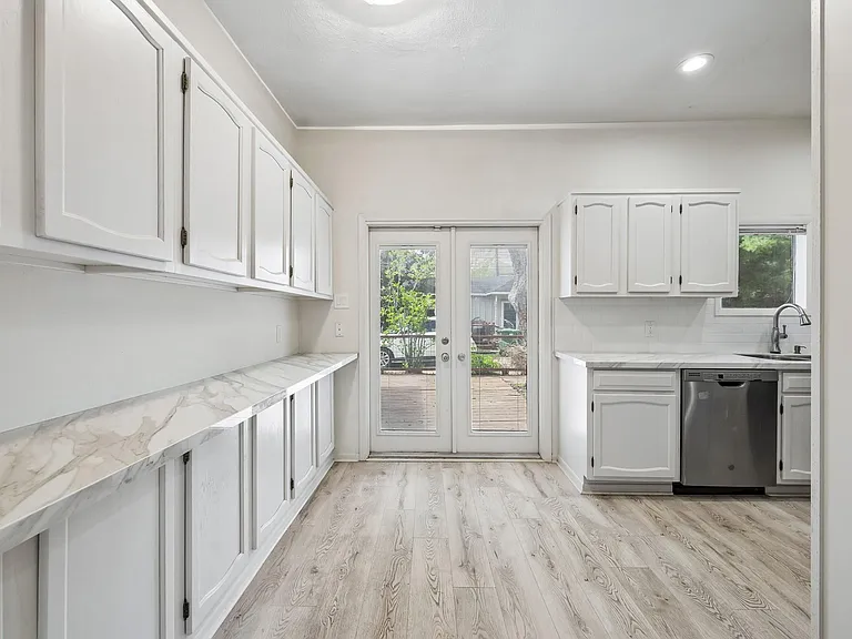 905 Harvard St — Photo 18