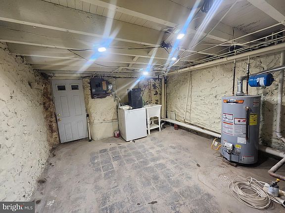 4th image of 2206 Clifton Ave