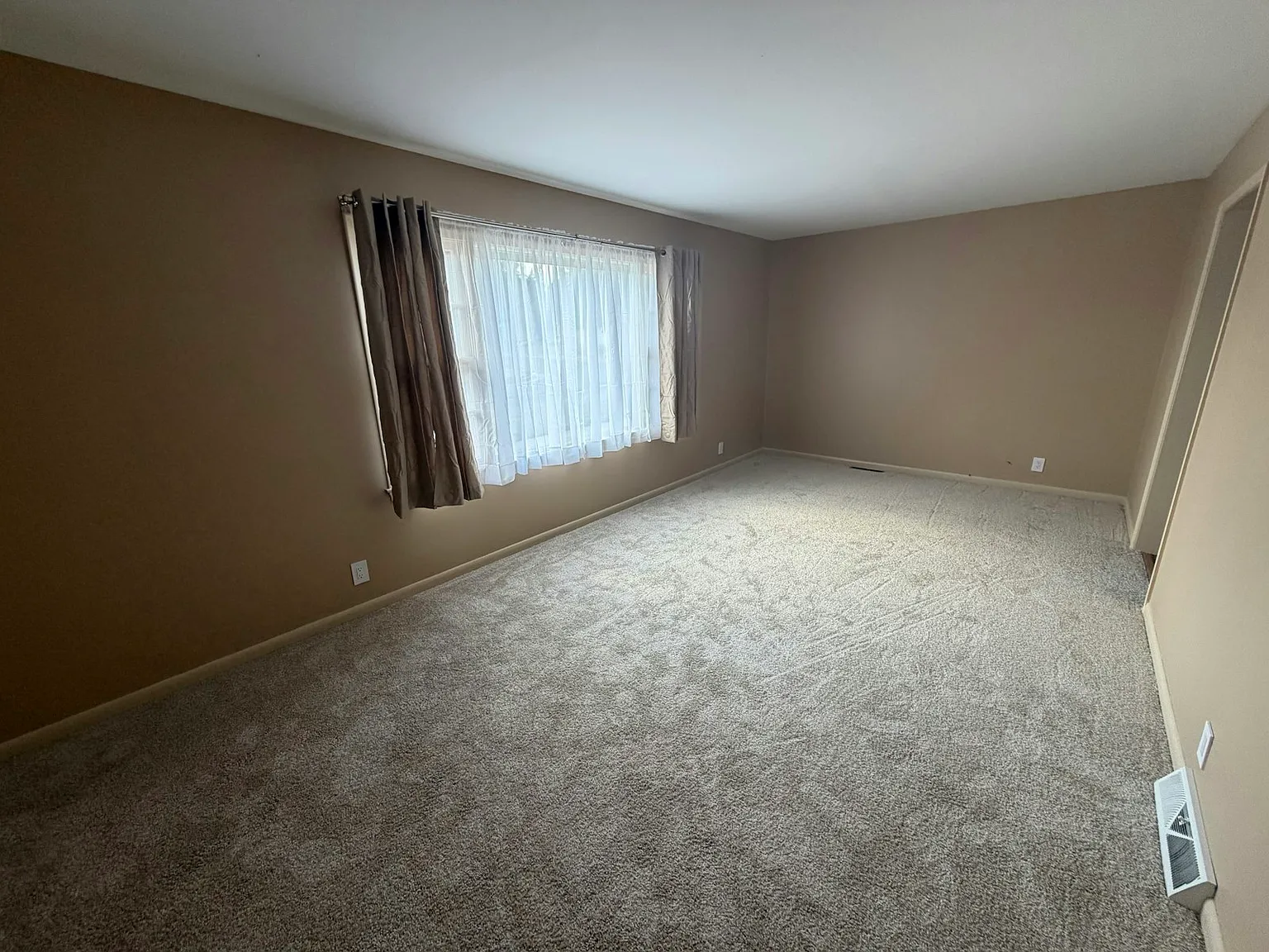 1402 Morgantown — Photo 4