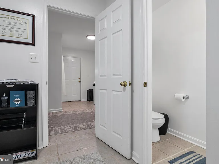 583 Norwich Dr — Photo 16