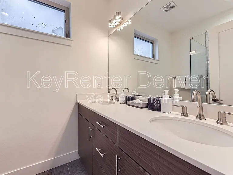 1212 N Perry St — Photo 18