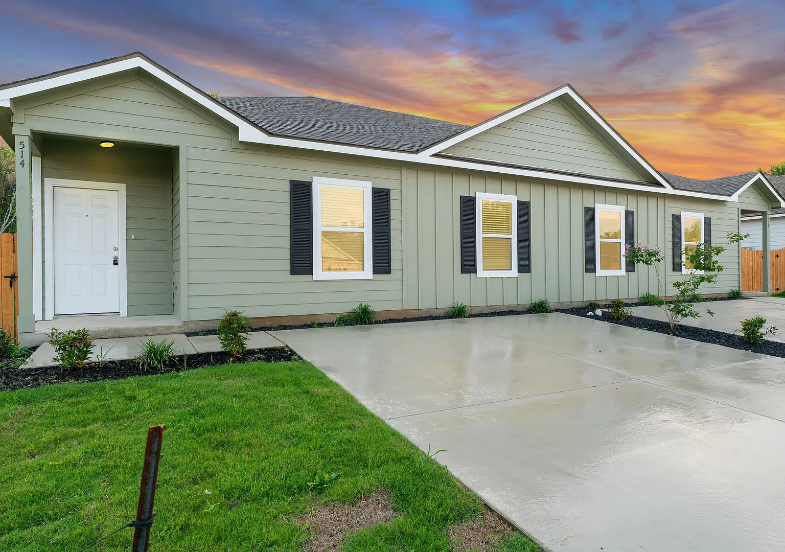 4 Week Free Move-In Special! Brand-New 3-Bedroom Duplex with Modern Finishes & Private Fenced Yar... — Photo 1