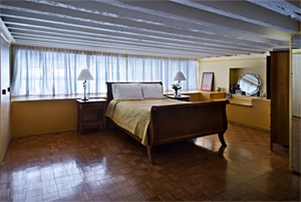 Sold by R New York | media 8