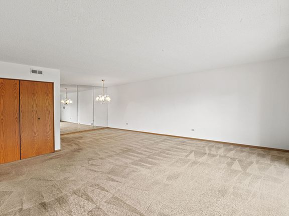 5th image of 4117 W 93rd Pl APT 1D