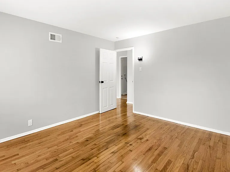 Oakwood Townhomes — Photo 15
