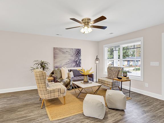 4th image of 2833 Southwest Blvd