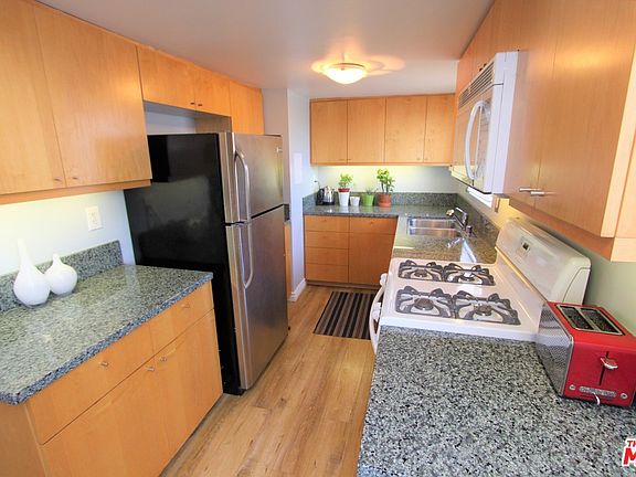 3rd image of 8516 Cadillac Ave #3