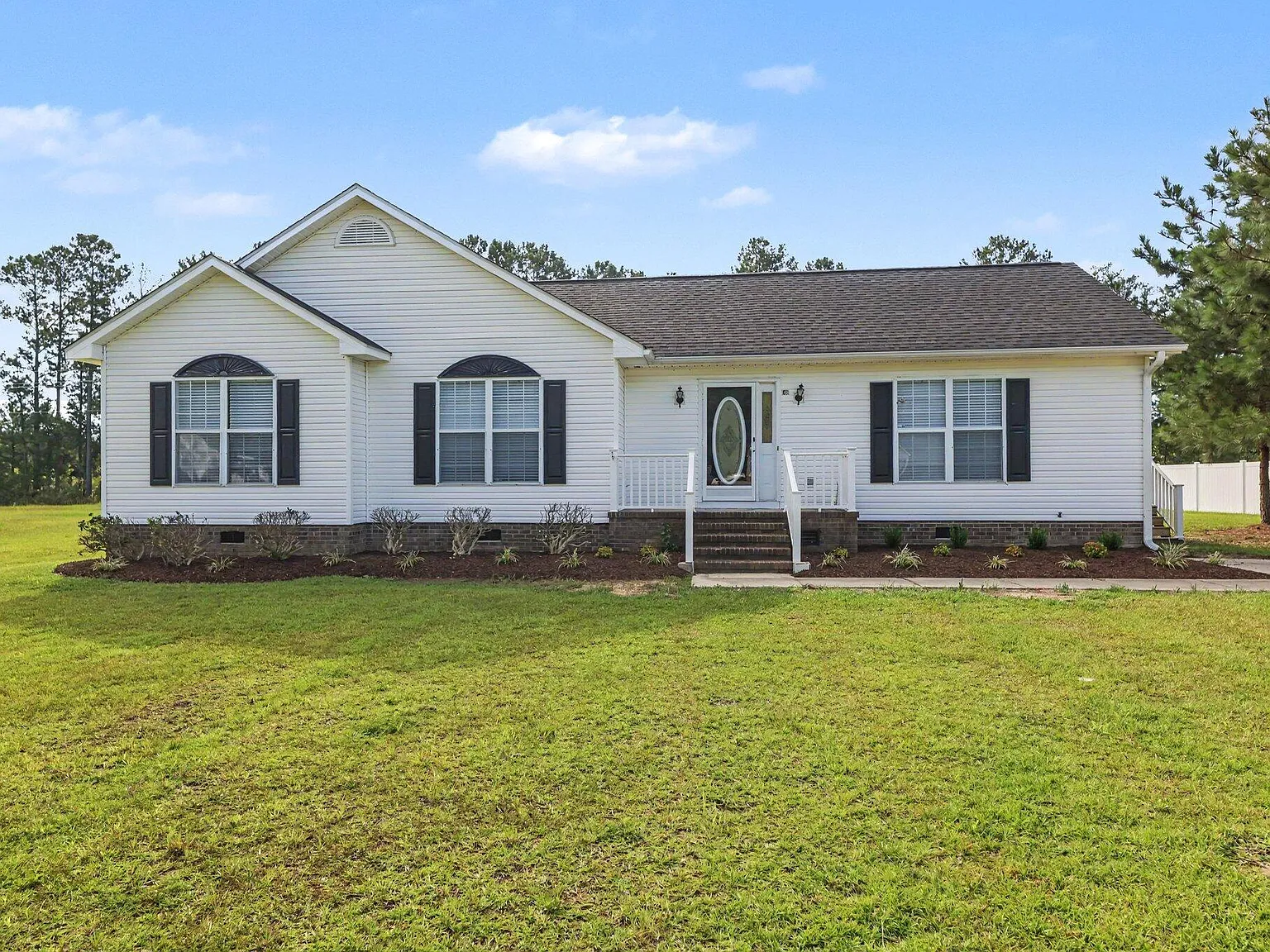 3 bed, 2.5 bath, 1484 sqft, $1,750 — Photo 2