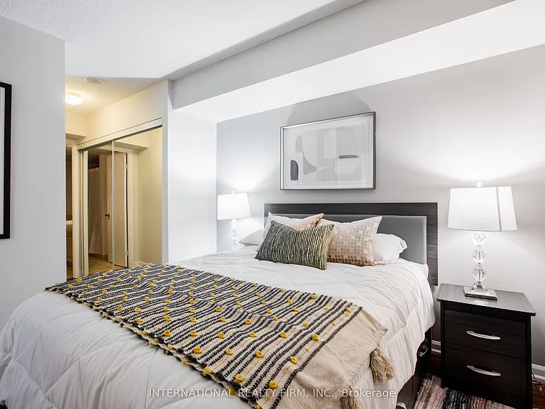 210 Victoria St #3303 — Photo 10