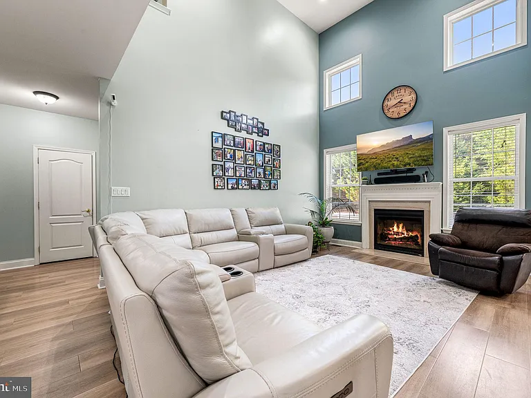 2413 Copper Creek Rd — Photo 9