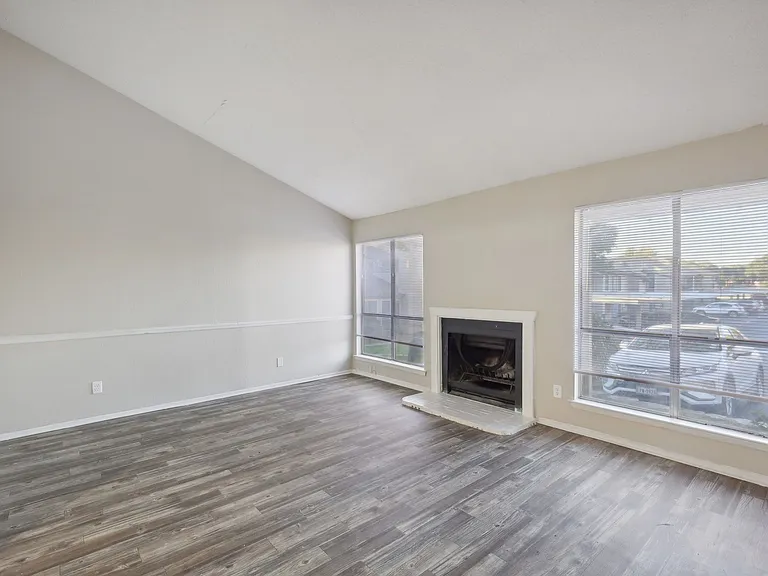 Hollyhills Apartments — Photo 15