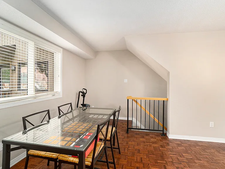 249 Clarence St — Photo 5