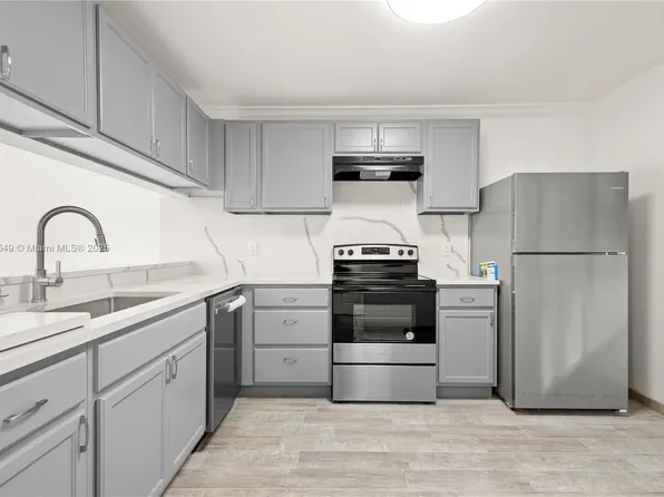 8020 Hampton Blvd APT 304, Pompano Beach, FL 33068