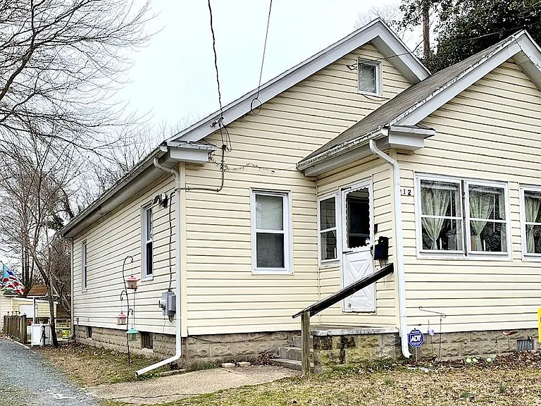 712 Roger St — Photo 1