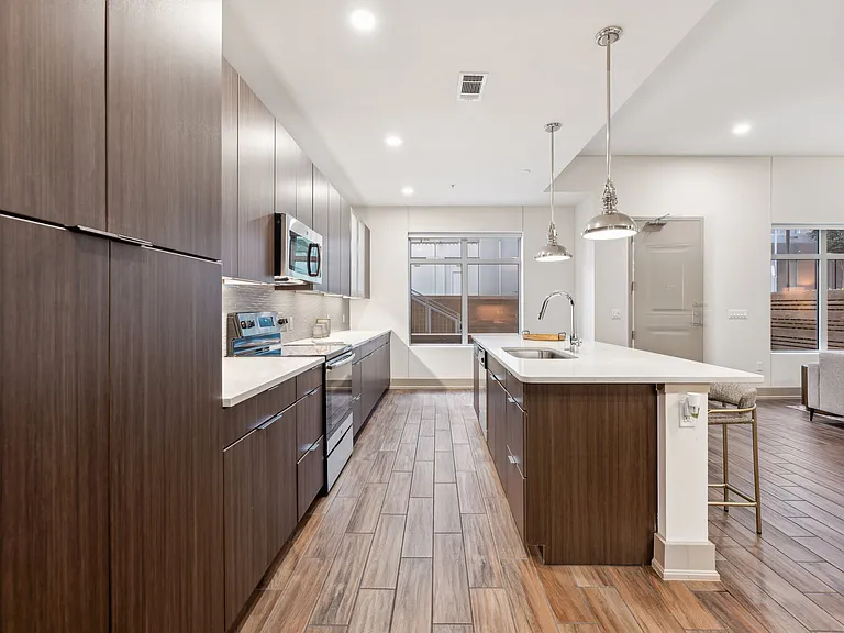 Kitchen Islands with Pendant Lighting
