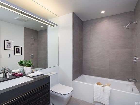 4th image of 1650 Broadway St #203