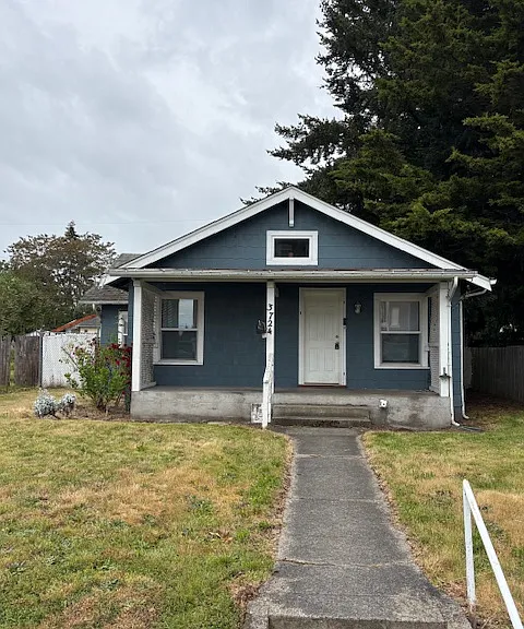 3724 E G St — Photo 2