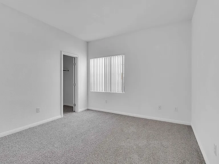 9925 W Russell Rd — Photo 45