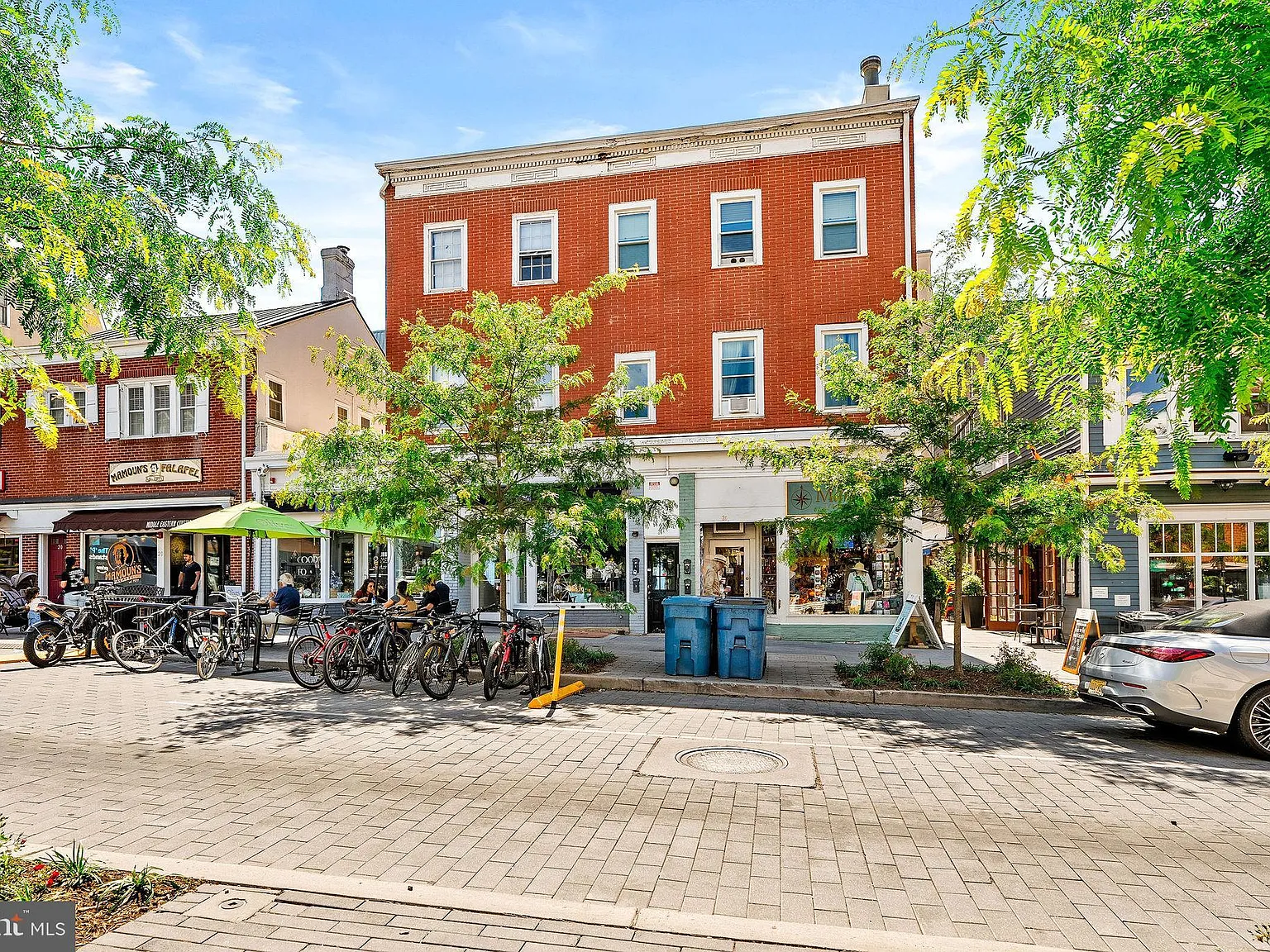 1 bed, 1.0 bath, 290 sqft, $1,950 — Photo 1
