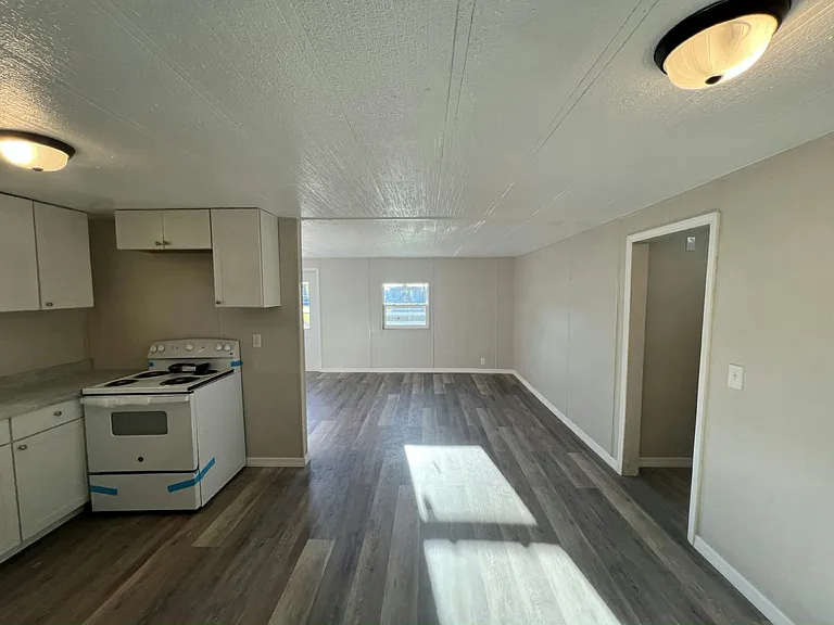 Auburndale Estates — Photo 14