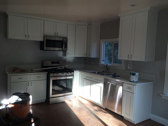 3rd image of 142 S Parkwood Ave