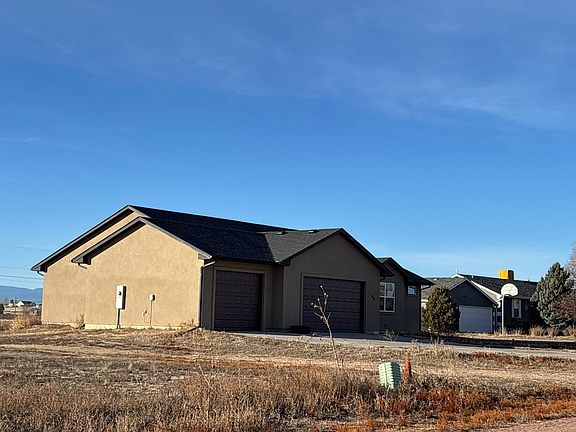 3rd image of 974 E Blackstone Dr