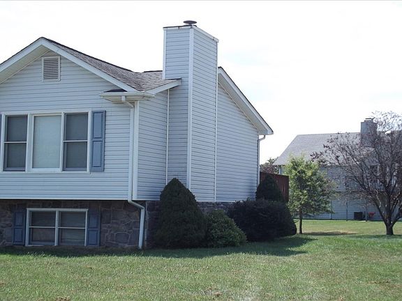 3rd image of 3811 Praline Pl