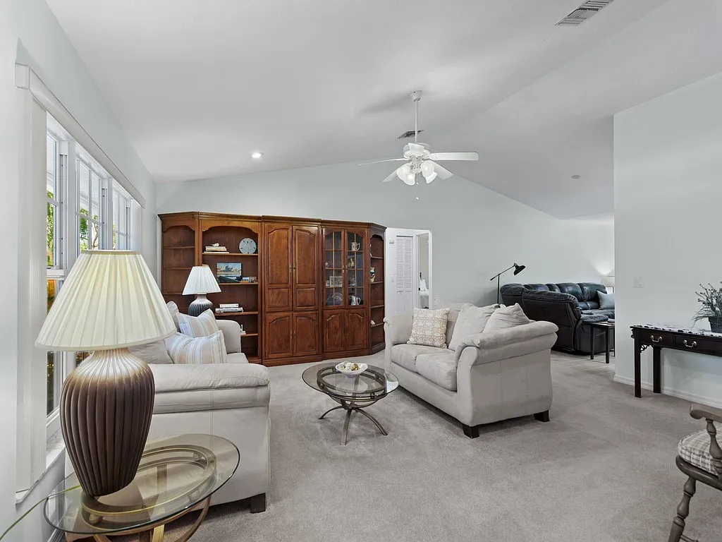 3 bed, 2.5 bath, $5,500 — Photo 3