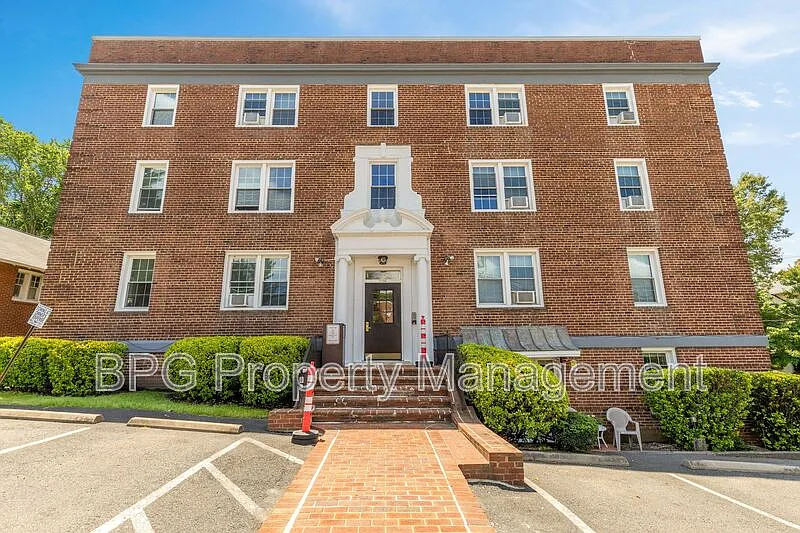 2634 Langston Blvd #203