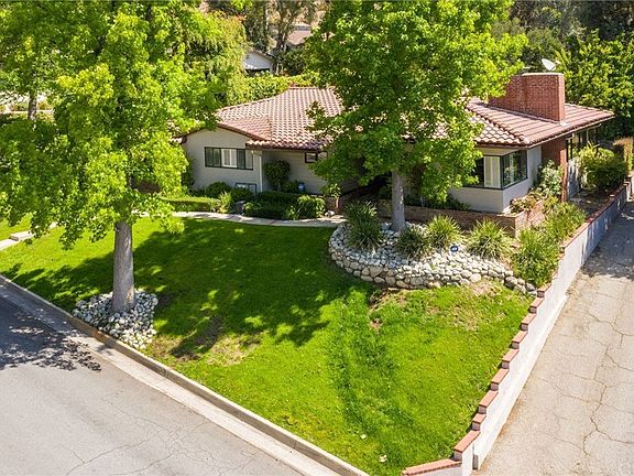 4th image of 1675 Knollwood Dr