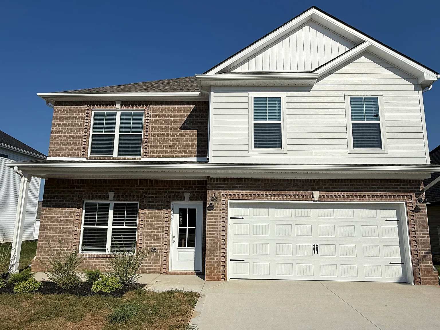 4 bed, 2.5 bath, 2000 sqft, $2,400 — Photo 2