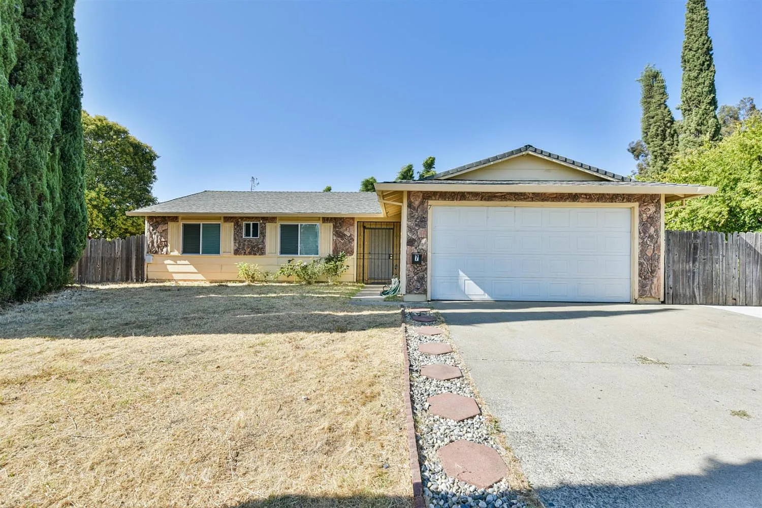 7 Bluestone Ct photo 1