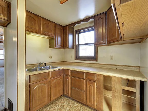 3rd image of 2809 Buchanan St NE