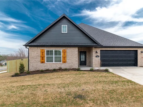 4994 N Delta Ave, Fayetteville, AR 72764