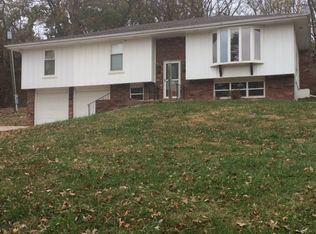 26023 Dehoff Dr, Tonganoxie, KS 66086