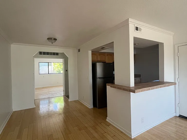 7307 Haskell Ave #4 — Photo 10