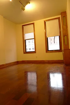 Rented by Metro Realty NY Inc | media 10