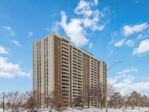 4 Kings Cross Rd #1201, Brampton, ON L6T 3X8