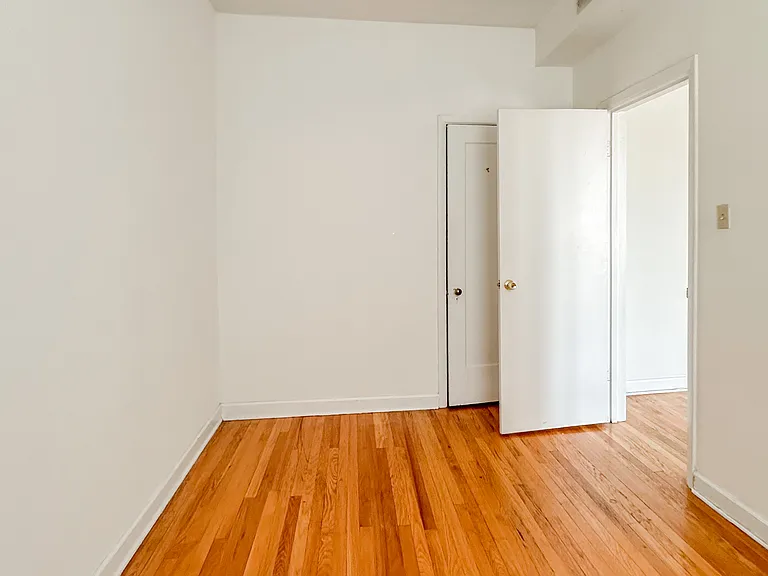 3054 N Greenview Ave #3 — Photo 9