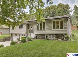 8206 Manderson Cir, Omaha, NE 68134