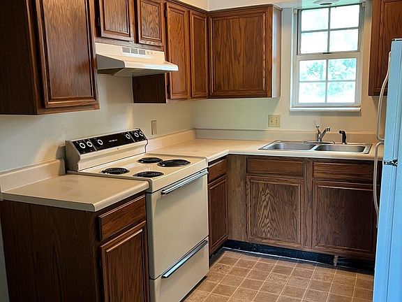 2nd image of 522 Kensington Dr #522