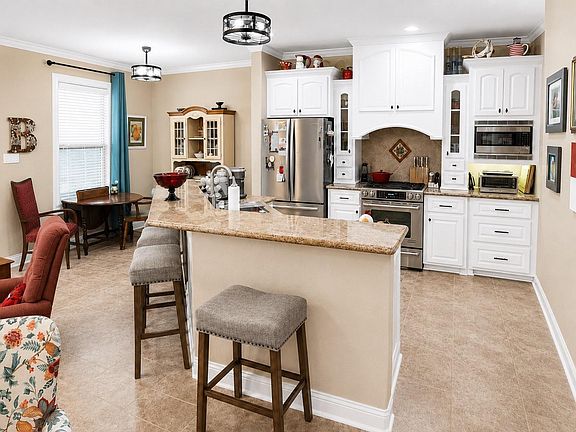 5th image of 17 Red Oak Ct