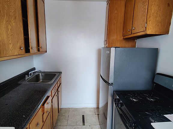 5th image of 2501 Morris Ave APT 5B