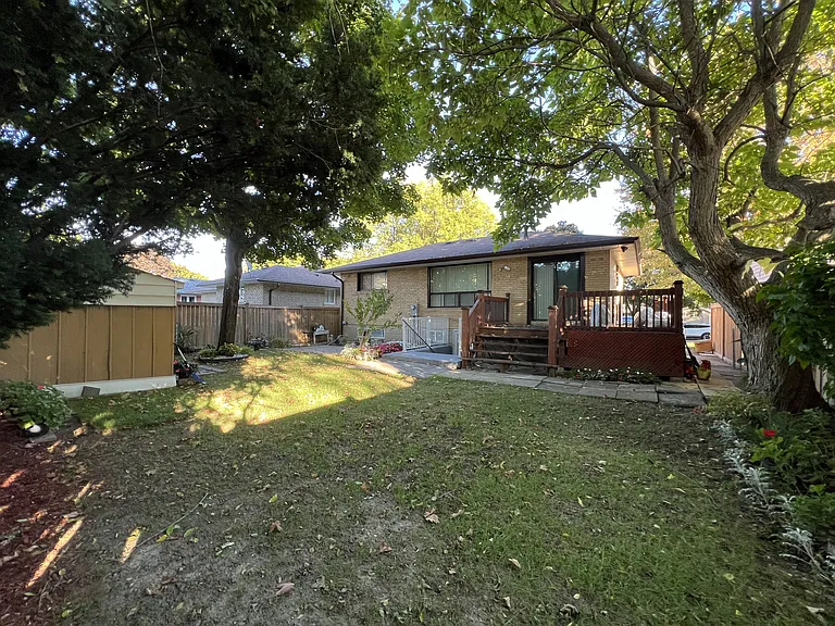 10 Burgby Ave — Photo 9