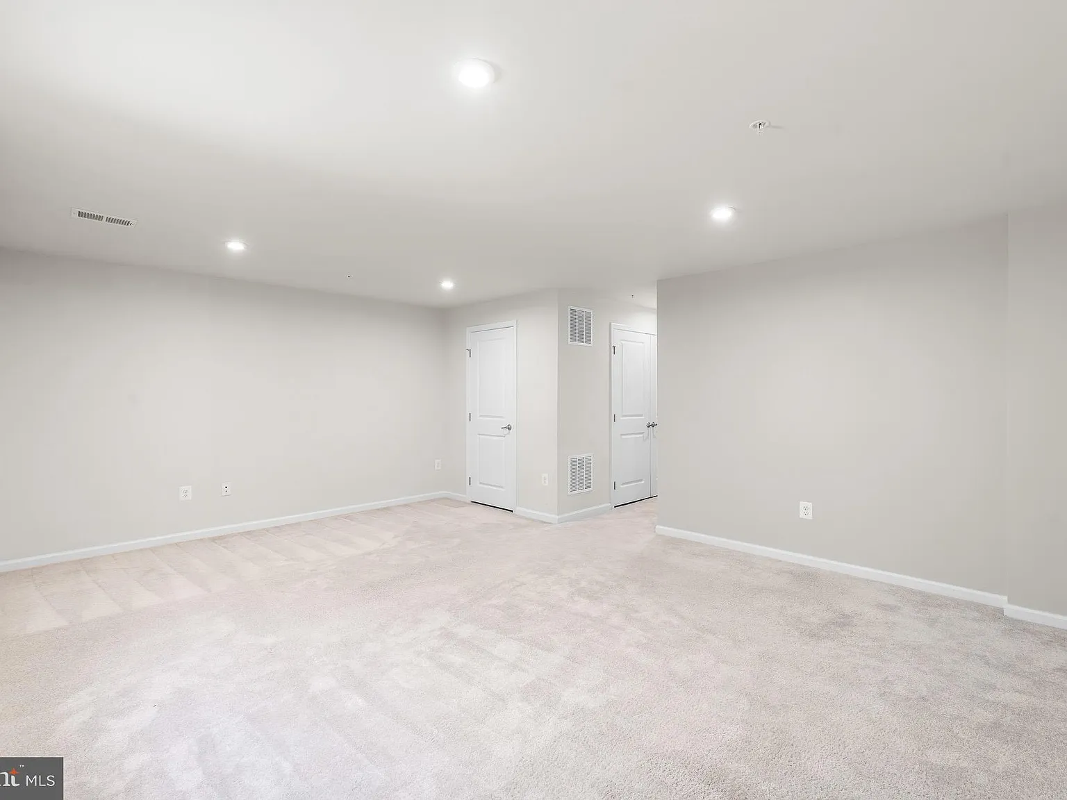 3 bed, 4.0 bath, 2290 sqft, $3,150 — Photo 4