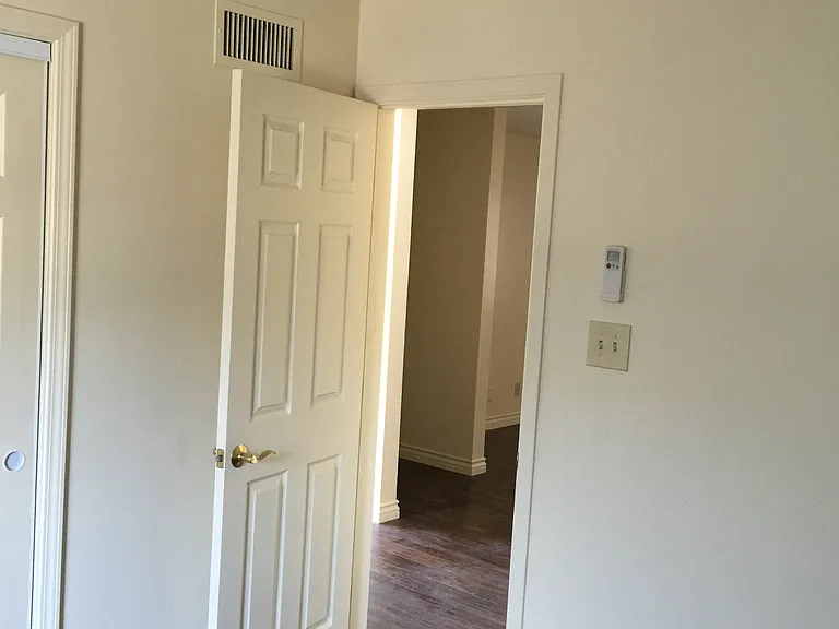 202 N Ellis St — Photo 4